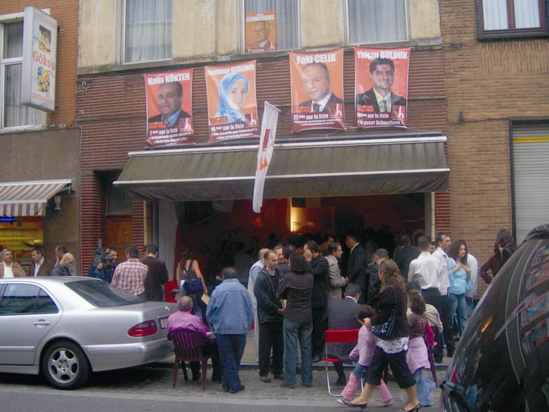 CDH PARTİSİ SCHAERBEEK SEÇİM BÜROSU TÖRENLE AÇILDI