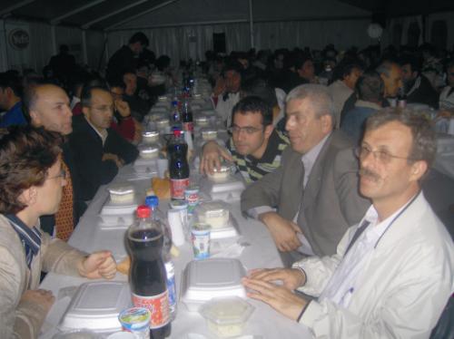 Ramazan çadırının konukları Büyükelçi  Fuat Tanlay ve Bakan Emir Kır idi