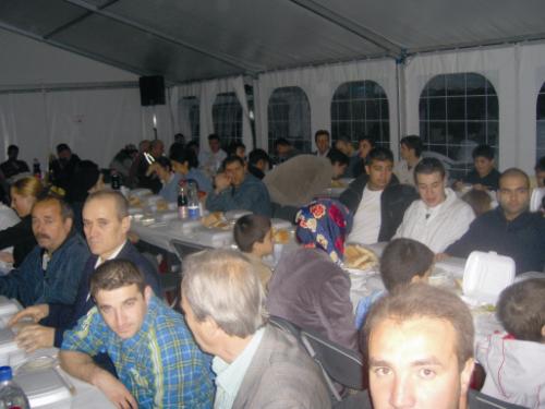 Ramazan çadırının konukları Büyükelçi  Fuat Tanlay ve Bakan Emir Kır idi