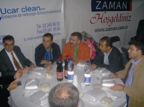 Ramazan çadırının konukları Büyükelçi  Fuat Tanlay ve Bakan Emir Kır idi