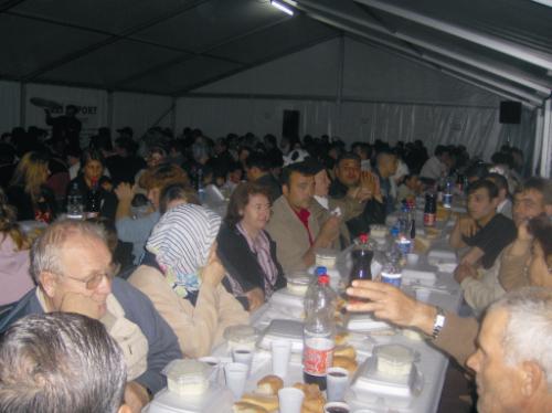 Ramazan çadırının konukları Büyükelçi  Fuat Tanlay ve Bakan Emir Kır idi
