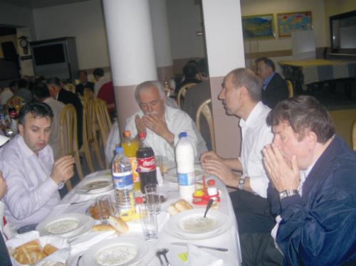 Hakan Erbaş'tan sinevizyonlu iftar yemeği