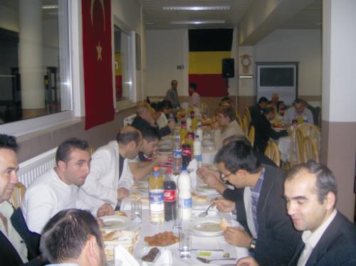 Hakan Erbaş'tan sinevizyonlu iftar yemeği