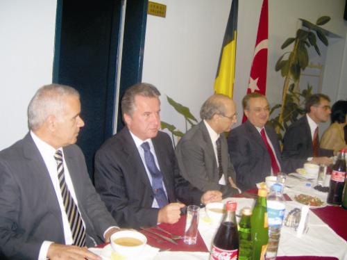 DİYANET BÜYÜKELÇİLİK CAMİASINA İFTAR YEMEĞİ VERDİ
