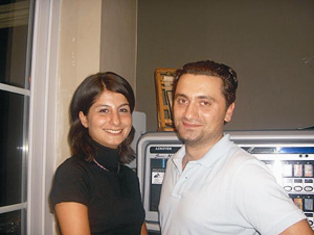 GENÇ ÇİFTLER SİLDİ SÜPÜRDÜ/ BİNFİKİR