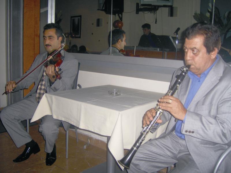 BRÜKSEL TÜRKÜ EVİNE KAVUŞTU
