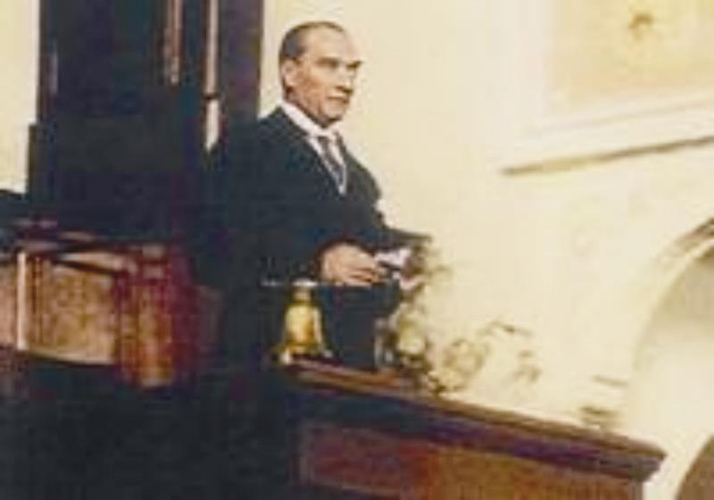 Atatürk, belgelerle Dolmabahçe’de
