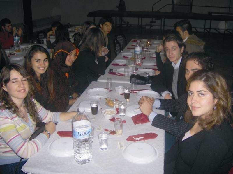 ÜNİVERSİTELİ GENÇLERİN