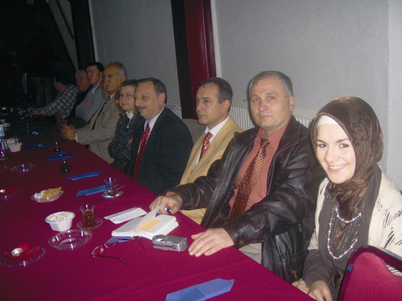 ÜNİVERSİTELİ GENÇLERİN