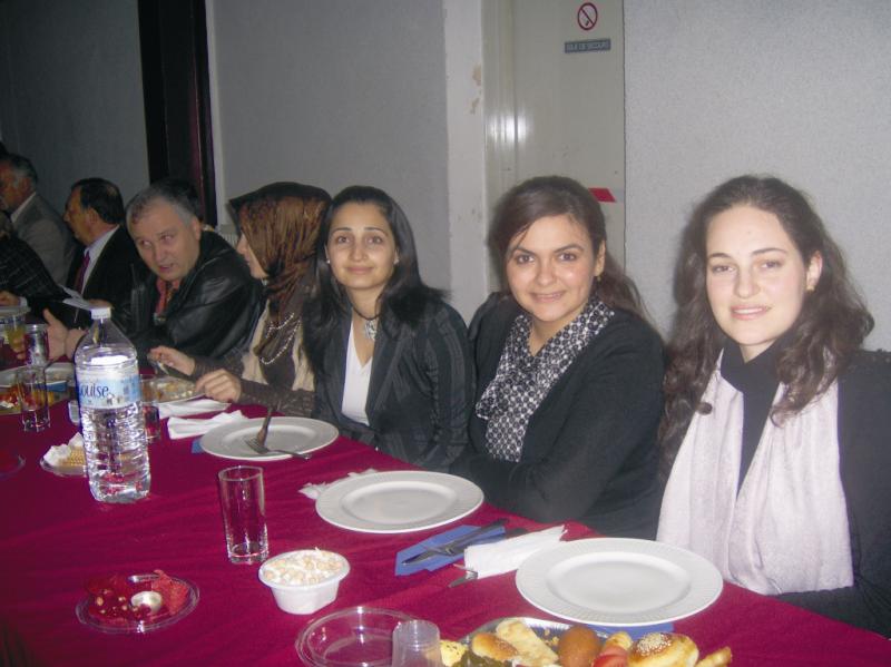ÜNİVERSİTELİ GENÇLERİN