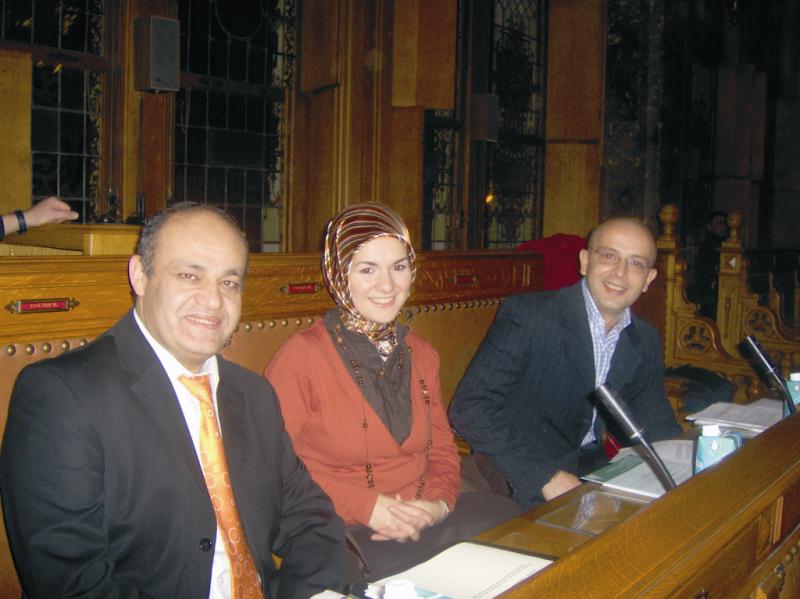 MAHİNUR ÖZDEMİR BAŞÖRTÜLÜ YEMİN ETTİ