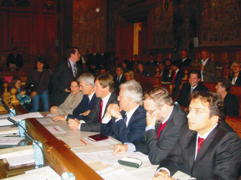 MAHİNUR ÖZDEMİR BAŞÖRTÜLÜ YEMİN ETTİ