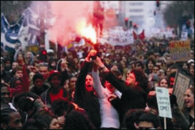 FRANSADAKİ TÜRKLERDEN PROTESTO