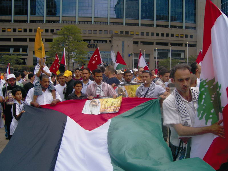 Onbinler Brüksel'de İsrail'i protesto etti