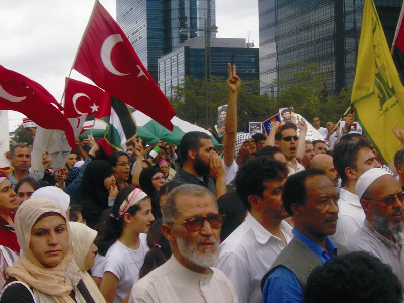 Onbinler Brüksel'de İsrail'i protesto etti