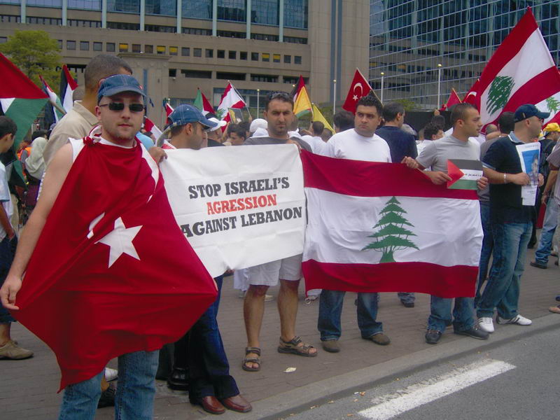 Onbinler Brüksel'de İsrail'i protesto etti