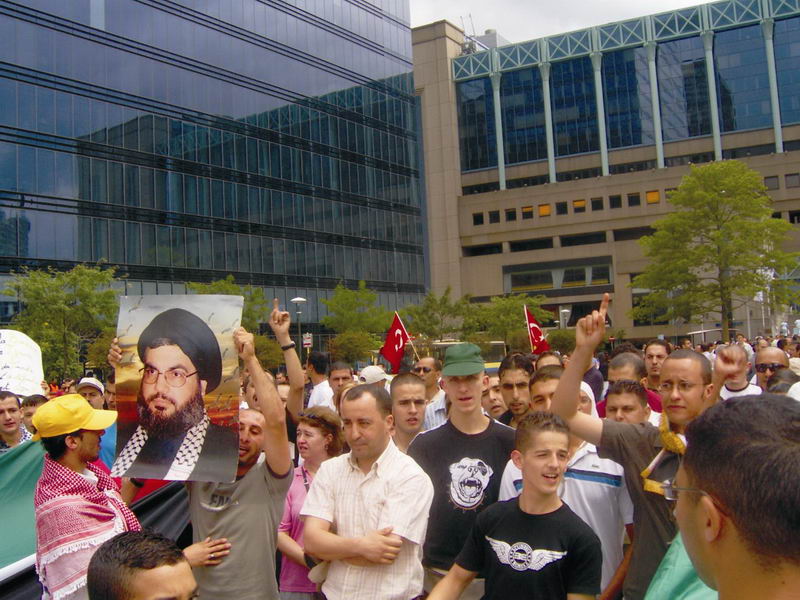 Onbinler Brüksel'de İsrail'i protesto etti