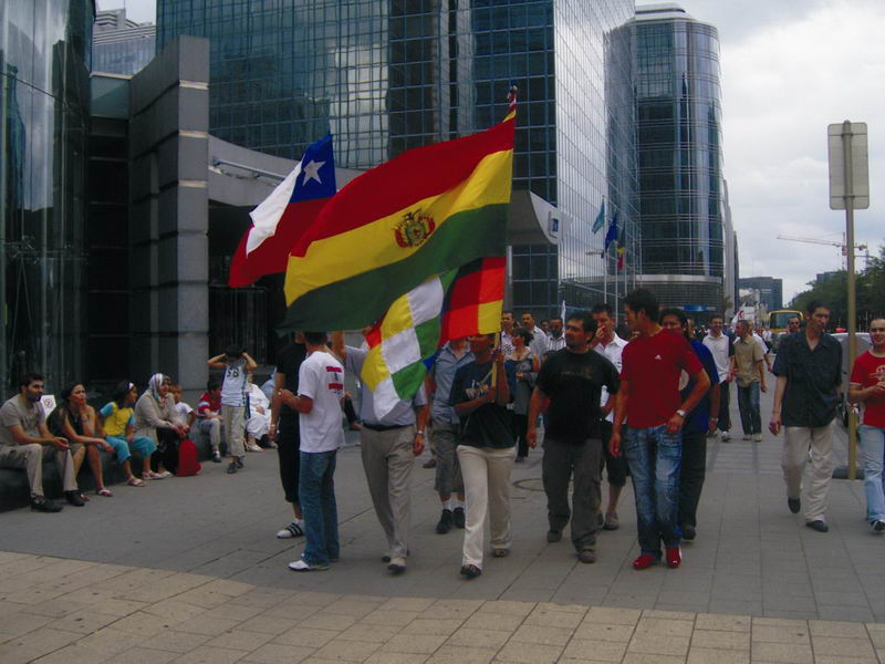 Onbinler Brüksel'de İsrail'i protesto etti