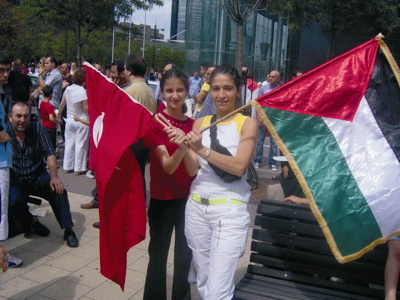 Onbinler Brüksel'de İsrail'i protesto etti