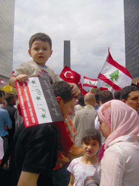 Onbinler Brüksel'de İsrail'i protesto etti