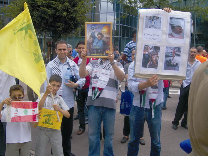 Onbinler Brüksel'de İsrail'i protesto etti