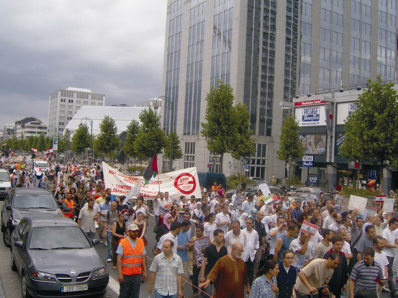 Onbinler Brüksel'de İsrail'i protesto etti