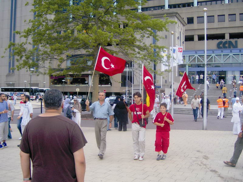 Onbinler Brüksel'de İsrail'i protesto etti