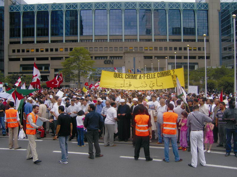 Onbinler Brüksel'de İsrail'i protesto etti