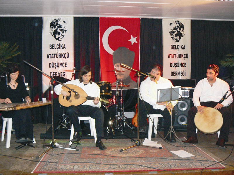 DÜNYA MÜZİKLERİ GECESİ COŞKULUYDU