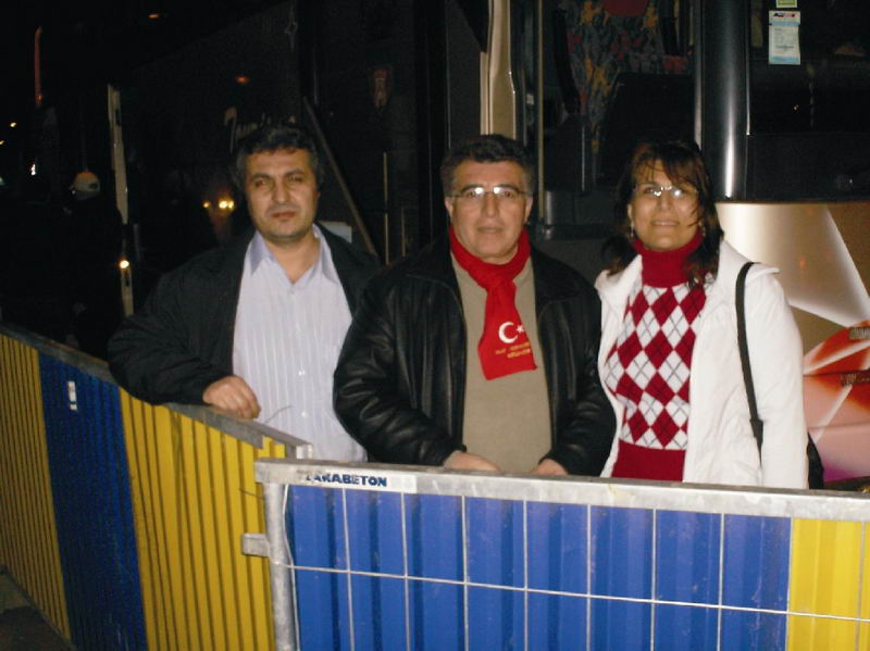 Lozan'a gitmek isteyenler İsviçre sınırında engellendiler...