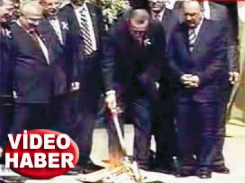 Siyasilerin renkli Nevruzu / Video
