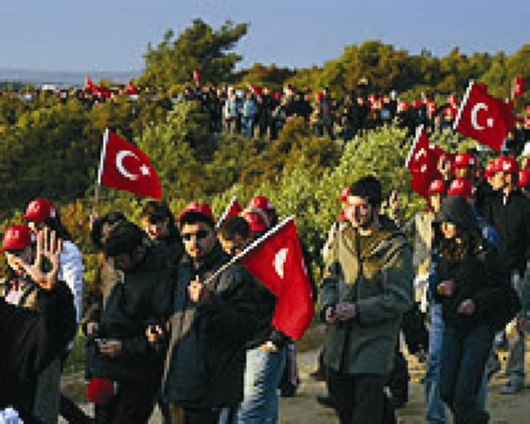 Sekiz bin üniversiteli 57. Alay için yürüdü