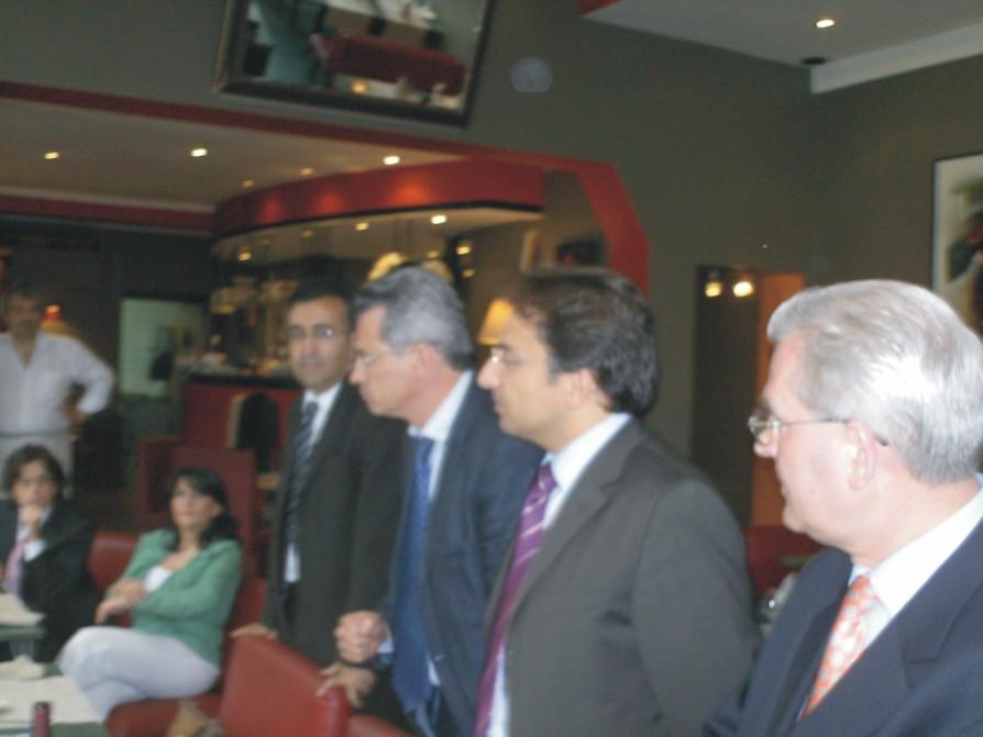 DOMINIQUE MR ADAYLARI ONURUNA YEMEK VERDİ