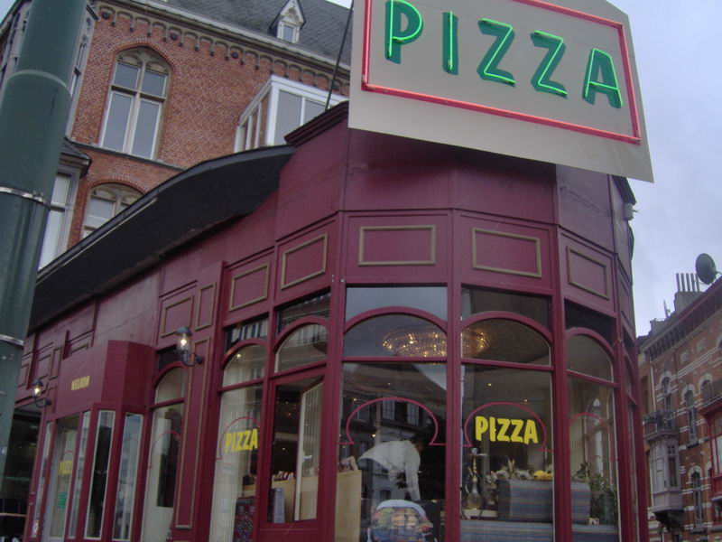 Sultan Pizza Sarayı yeni imajıyla hizmete girdi