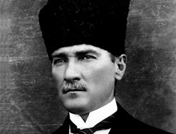 Atatürk heykelini gömdüler