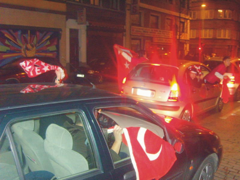Milllilerin başarısı gençleri coşturdu