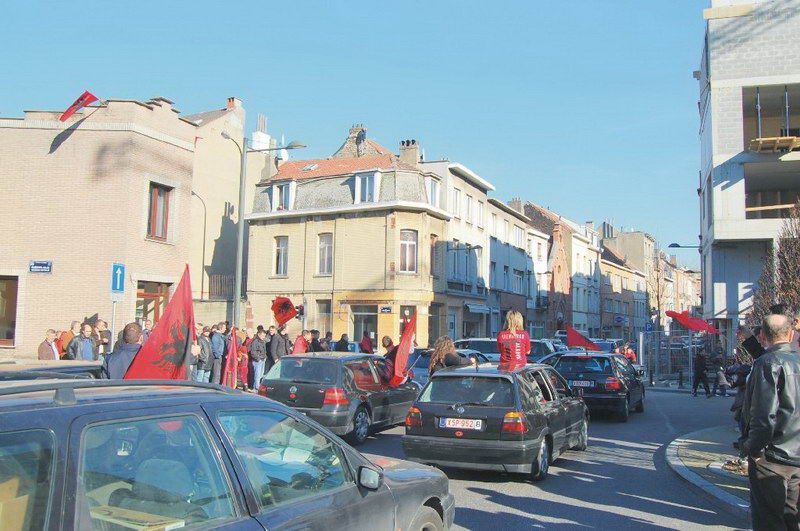 Brüksel'de Kosovalılar Bağımsızlıklarını kutluyorlar