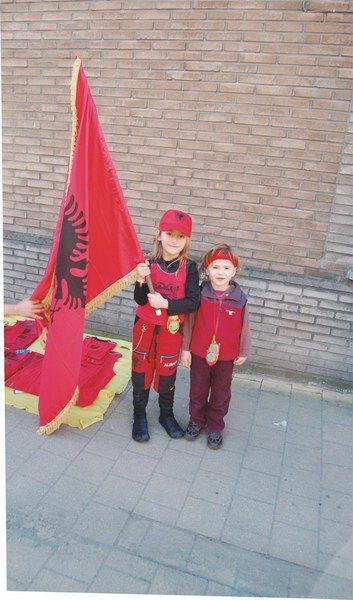 Brüksel'de Kosovalılar Bağımsızlıklarını kutluyorlar