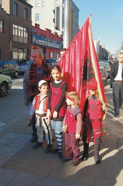 Brüksel'de Kosovalılar Bağımsızlıklarını kutluyorlar