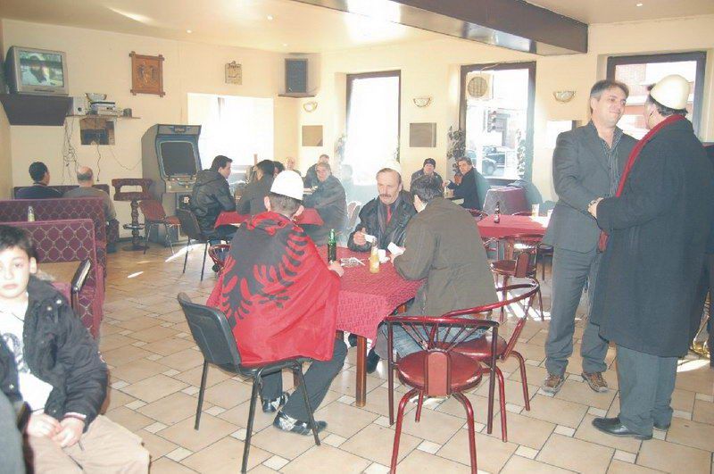 Brüksel'de Kosovalılar Bağımsızlıklarını kutluyorlar