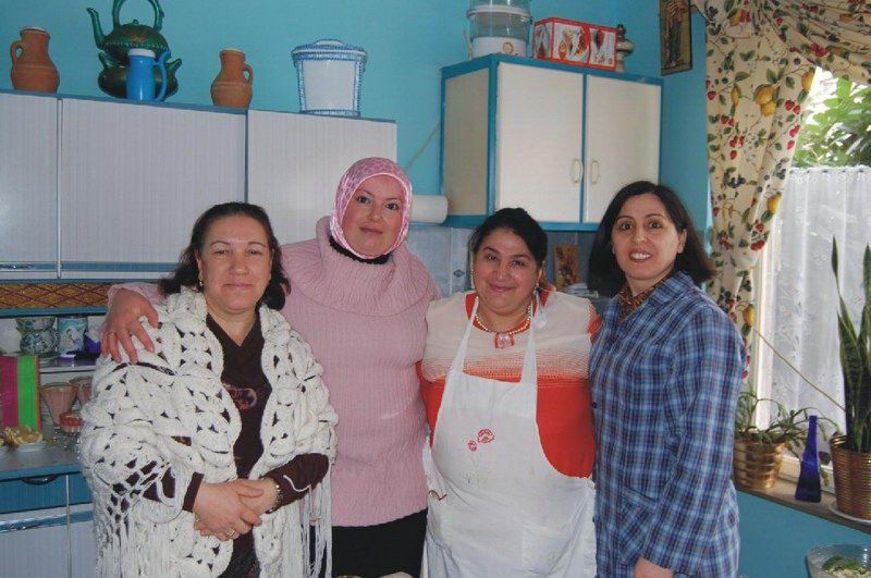 BELÇİKA TÜRK KADINLAR BİRLİĞİNDEN 3'LÜ KUTLAMA