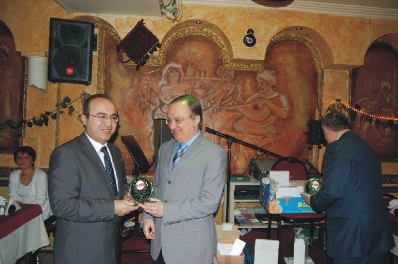 BTSF BÜYÜKELÇİ OLAN MEHMET ÖZYILDIZ’A TEŞEKKÜR PLAKETİ VERDİ