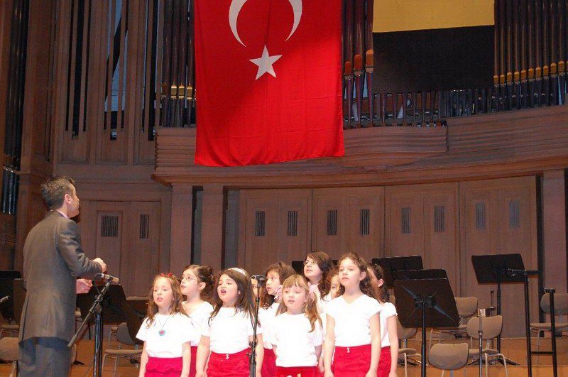 23 Nisan AB’nin merkezinde coşkuyla kutlandı.