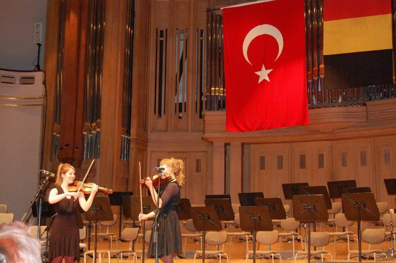 23 Nisan AB’nin merkezinde coşkuyla kutlandı.