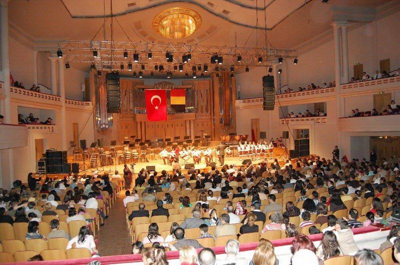 23 Nisan AB’nin merkezinde coşkuyla kutlandı.