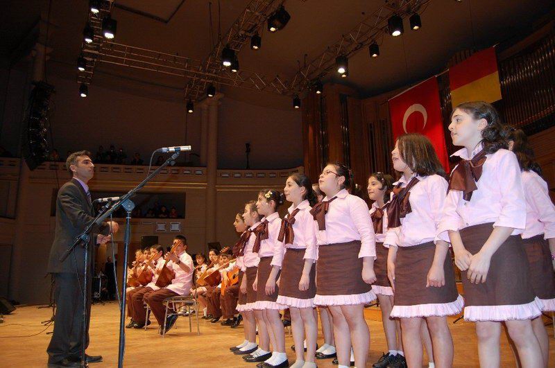 23 Nisan AB’nin merkezinde coşkuyla kutlandı.