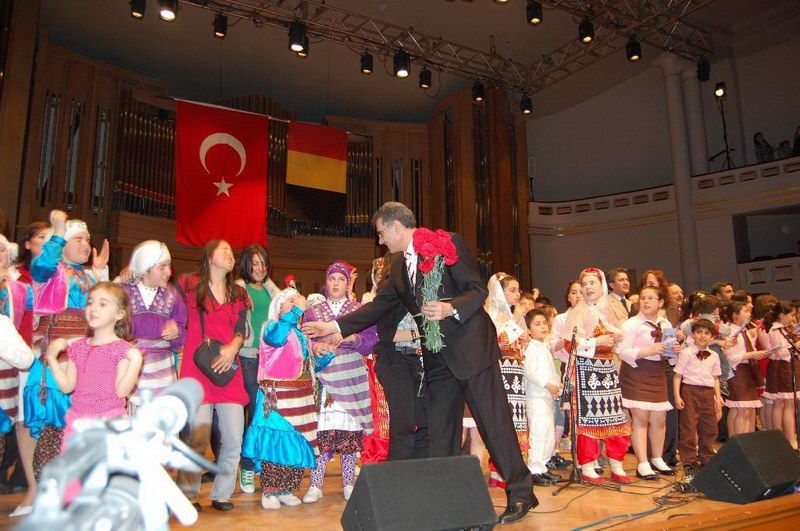 23 Nisan AB’nin merkezinde coşkuyla kutlandı.
