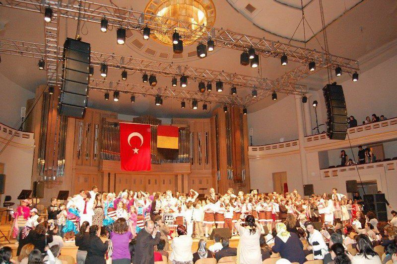 23 Nisan AB’nin merkezinde coşkuyla kutlandı.