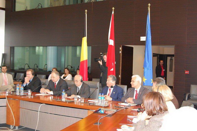 Avrupalı Türklerin sorunları ilmi olarak tartışıldı