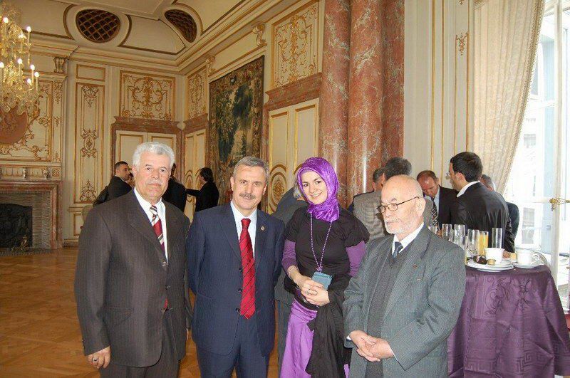 SEMPOZYUM SONRASI RESEPSİYONDA İKİLİ GÖRÜŞMELER